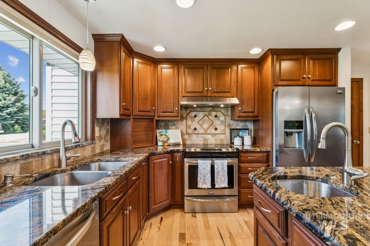 14906 Eagle Dr, Caldwell, Idaho 83607, 5 Bedrooms, 3 Bathrooms, Residential For Sale, Price $739,900, 98985438