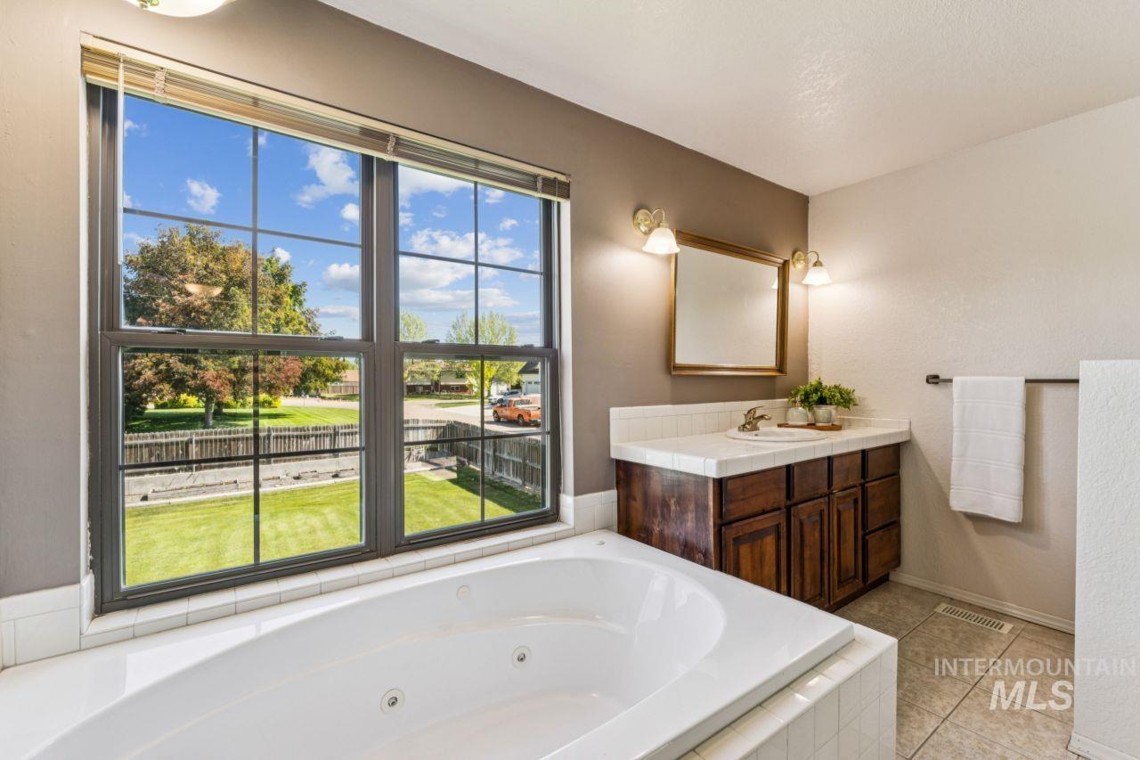 14906 Eagle Dr, Caldwell, Idaho 83607, 5 Bedrooms, 3 Bathrooms, Residential For Sale, Price $739,900, 98985438