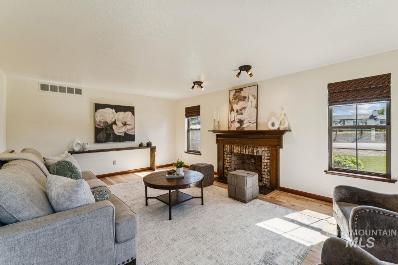 14906 Eagle Dr, Caldwell, Idaho 83607, 5 Bedrooms, 3 Bathrooms, Residential For Sale, Price $739,900, 98985438