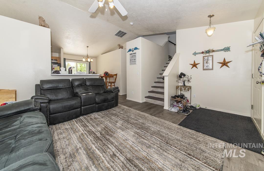 1014 Gold Creek, Caldwell, Idaho 83607, 3 Bedrooms, 2 Bathrooms, Residential For Sale, Price $339,900,MLS 98985446