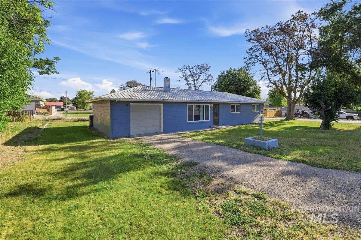 404 Motzko St, Marsing, Idaho 83639, 4 Bedrooms, 1.5 Bathrooms, Residential For Sale, Price $349,400, 98985450