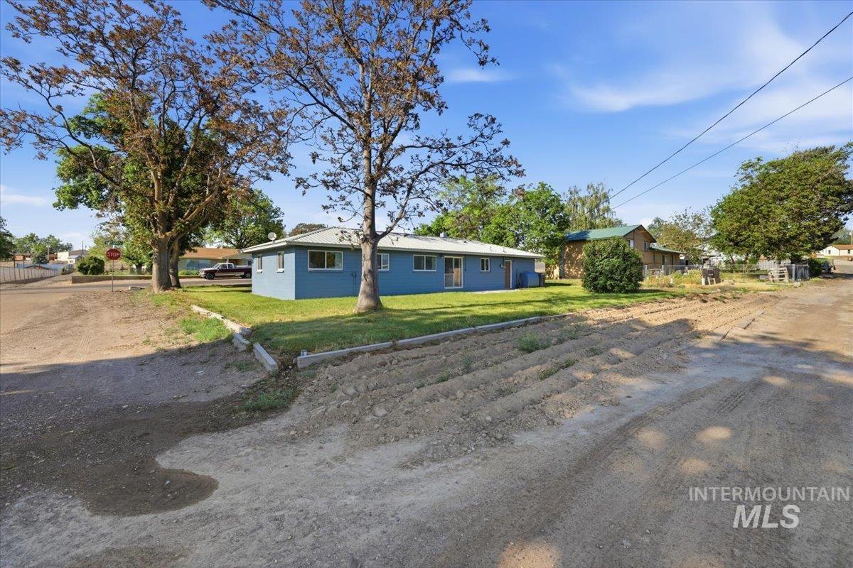 404 Motzko St, Marsing, Idaho 83639, 4 Bedrooms, 1.5 Bathrooms, Residential For Sale, Price $349,900,MLS 98985450