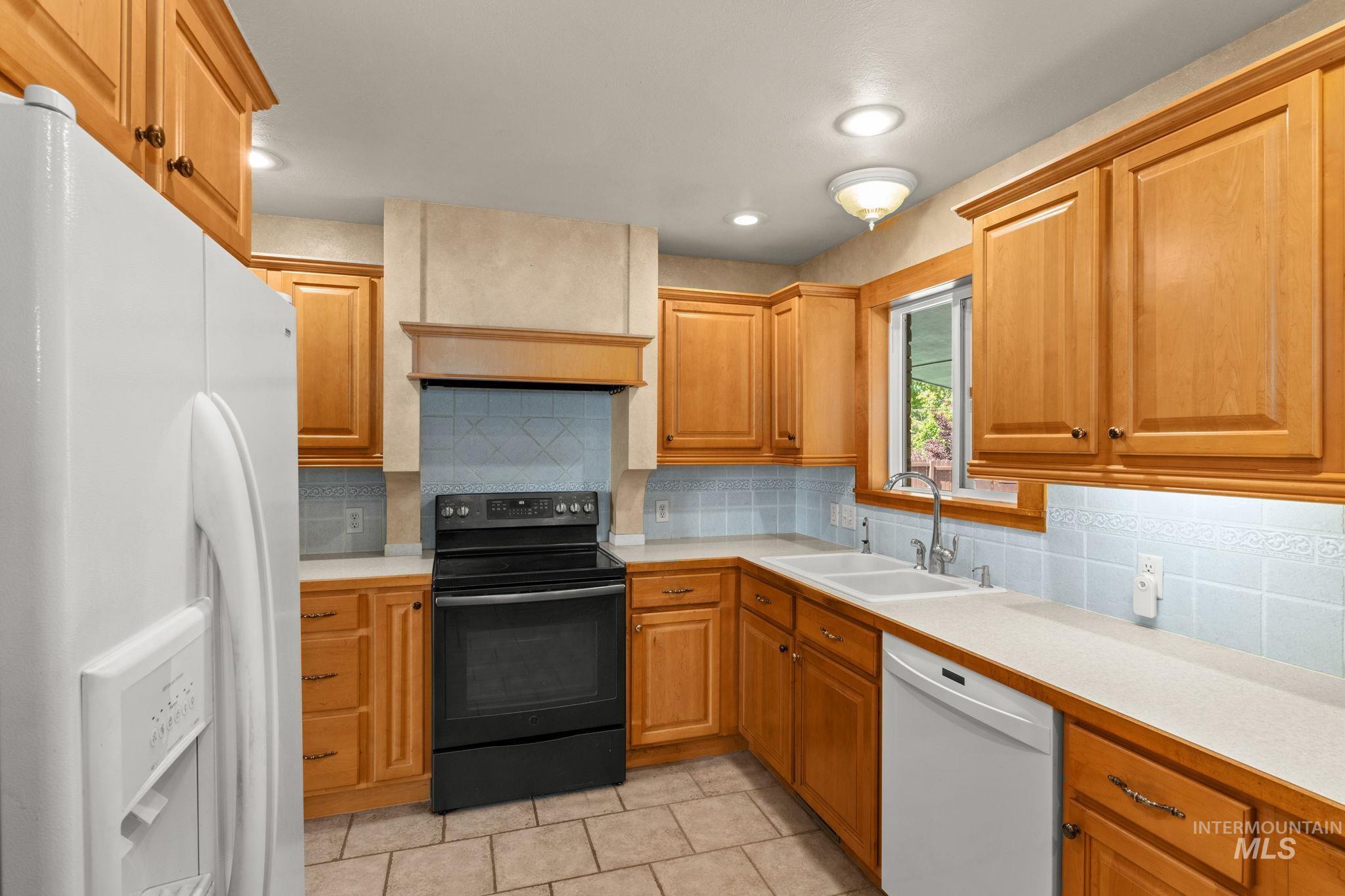 1337 Holly Dr, Twin Falls, Idaho 83301, 4 Bedrooms, 3 Bathrooms, Residential For Sale, Price $20,000,MLS 98985451