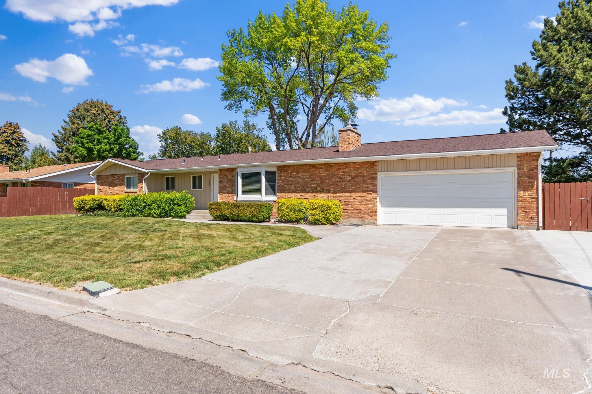1337 Holly Dr, Twin Falls, Idaho 83301, 4 Bedrooms, 3 Bathrooms, Residential For Sale, Price $20,000,MLS 98985451