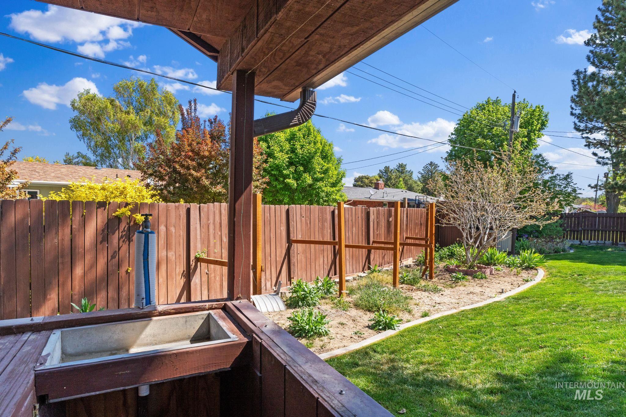 1337 Holly Dr, Twin Falls, Idaho 83301, 4 Bedrooms, 3 Bathrooms, Residential For Sale, Price $20,000,MLS 98985451