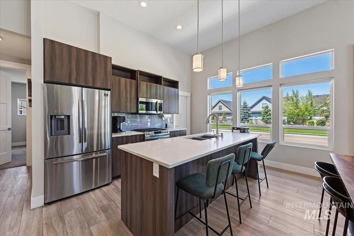 3894 W Crossley dr, Eagle, Idaho 83616, 4 Bedrooms, 3 Bathrooms, Residential For Sale, Price $650,000,MLS 98985453