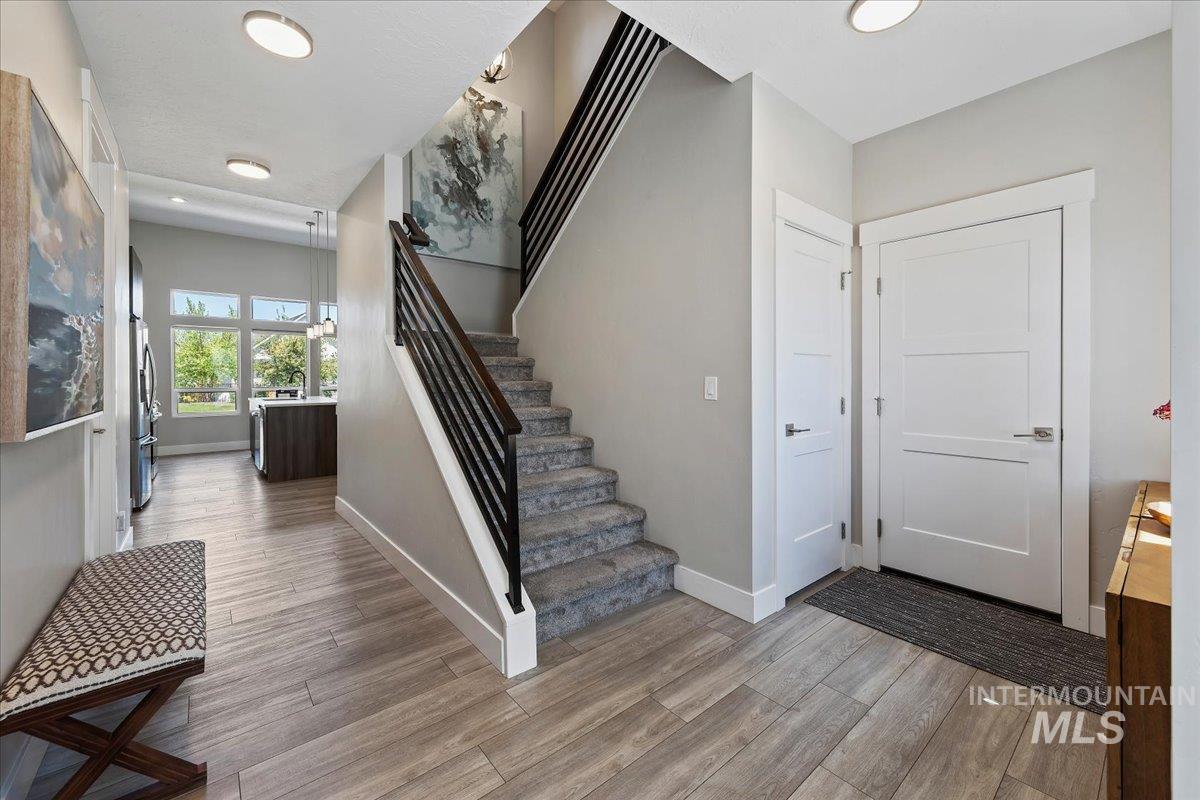 3894 W Crossley dr, Eagle, Idaho 83616, 4 Bedrooms, 3 Bathrooms, Residential For Sale, Price $650,000,MLS 98985453