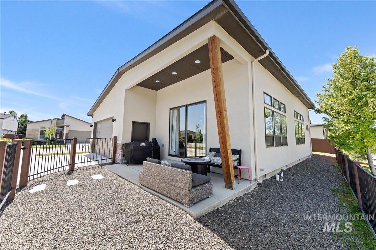 3894 W Crossley dr, Eagle, Idaho 83616, 4 Bedrooms, 3 Bathrooms, Residential For Sale, Price $650,000,MLS 98985453