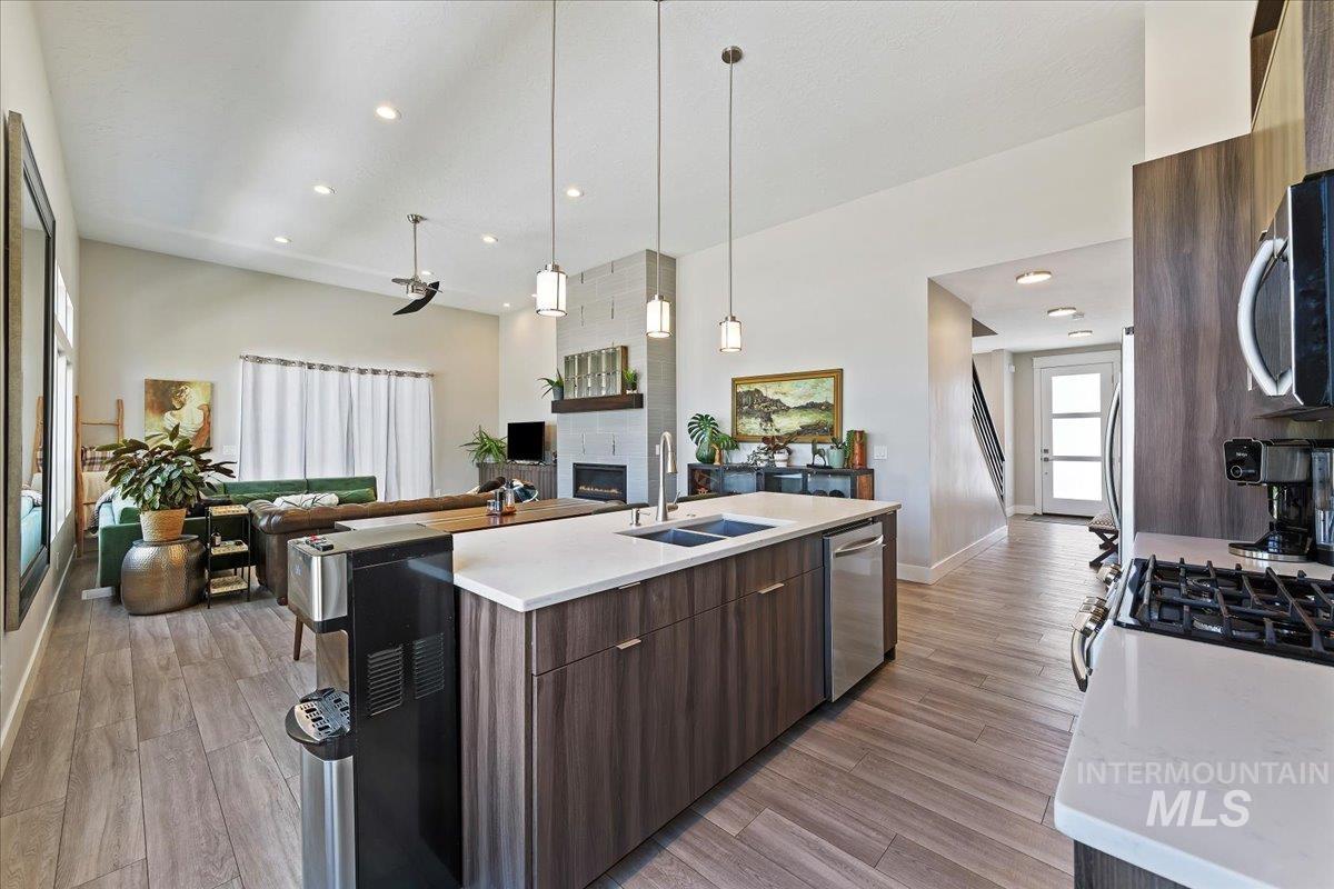 3894 W Crossley dr, Eagle, Idaho 83616, 4 Bedrooms, 3 Bathrooms, Residential For Sale, Price $650,000,MLS 98985453