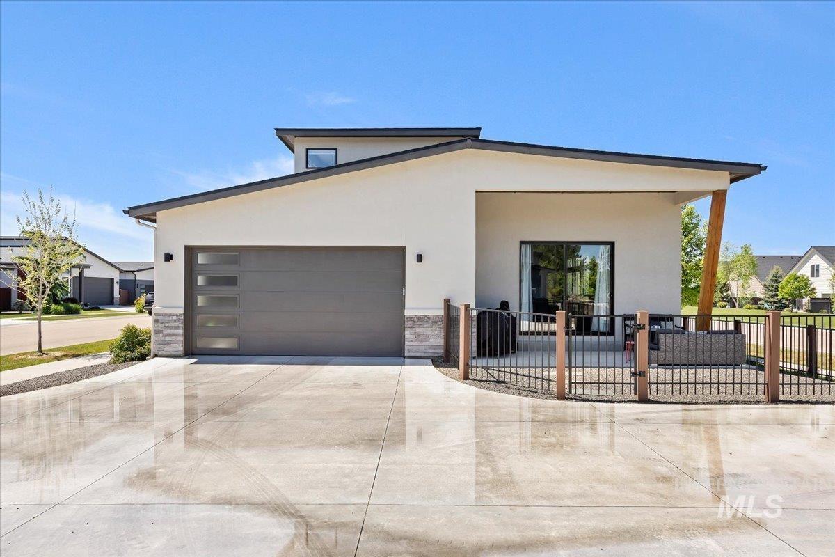 3894 W Crossley dr, Eagle, Idaho 83616, 4 Bedrooms, 3 Bathrooms, Residential For Sale, Price $650,000,MLS 98985453
