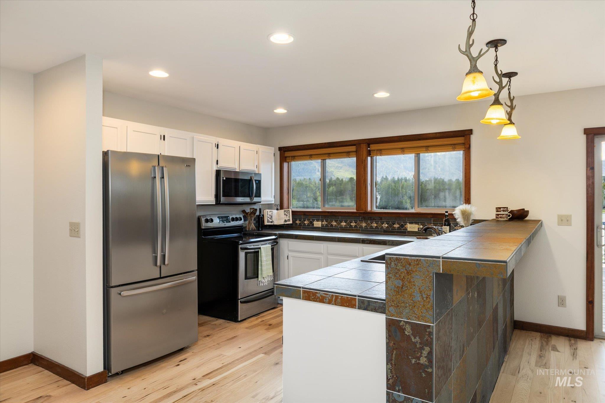 216 Hereford Pl, Donnelly, Idaho 83615, 4 Bedrooms, 2 Bathrooms, Residential For Sale, Price $1,750,000,MLS 98985454