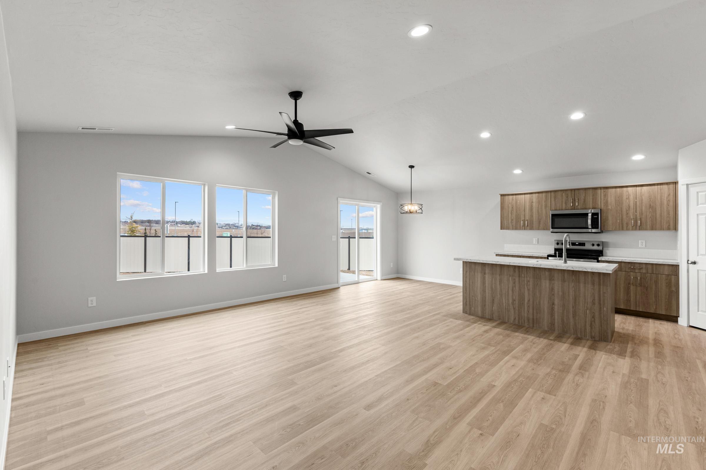 582 Oliver St, Emmett, Idaho 83617, 3 Bedrooms, 2 Bathrooms, Residential For Sale, Price $424,990,MLS 98985456