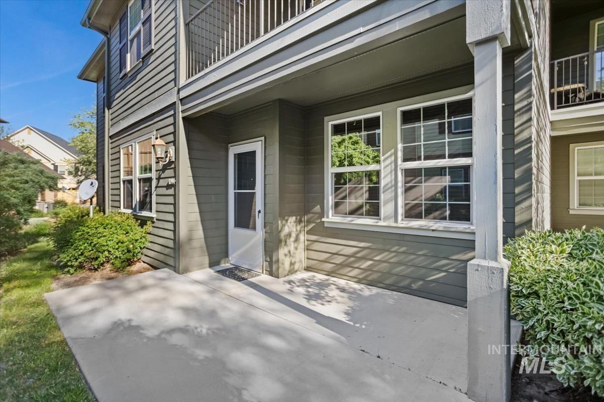1244 E Winding Creek Drive, Eagle, Idaho 83616, 2 Bedrooms, 1.5 Bathrooms, Residential For Sale, Price $369,900,MLS 98985465