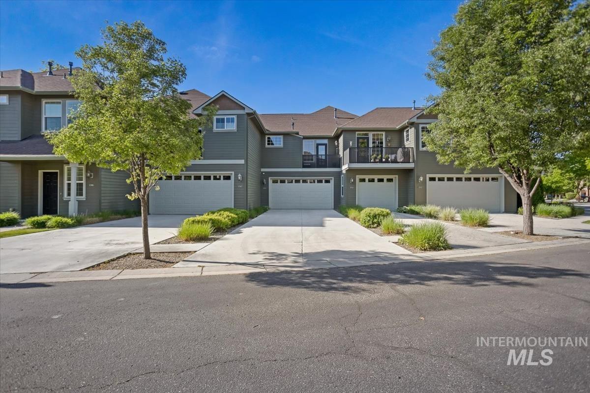 1244 E Winding Creek Drive, Eagle, Idaho 83616, 2 Bedrooms, 1.5 Bathrooms, Residential For Sale, Price $369,900,MLS 98985465