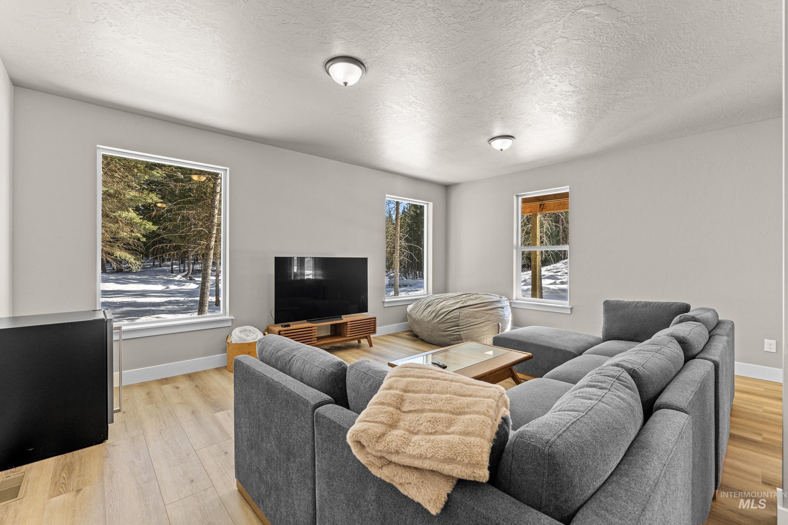108 Eagle Shores, McCall, Idaho 83638, 3 Bedrooms, 3 Bathrooms, Residential For Sale, Price $1,349,000,MLS 98985468