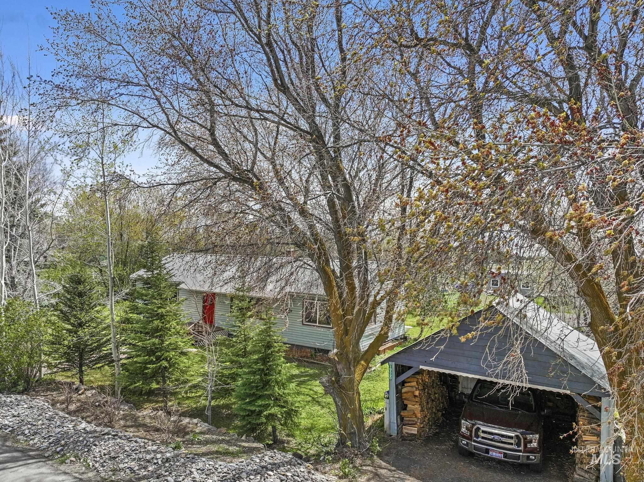 19591A Queens Crown Rd, Carey, Idaho 83320, 4 Bedrooms, 2 Bathrooms, Residential For Sale, Price $545,000,MLS 98985469