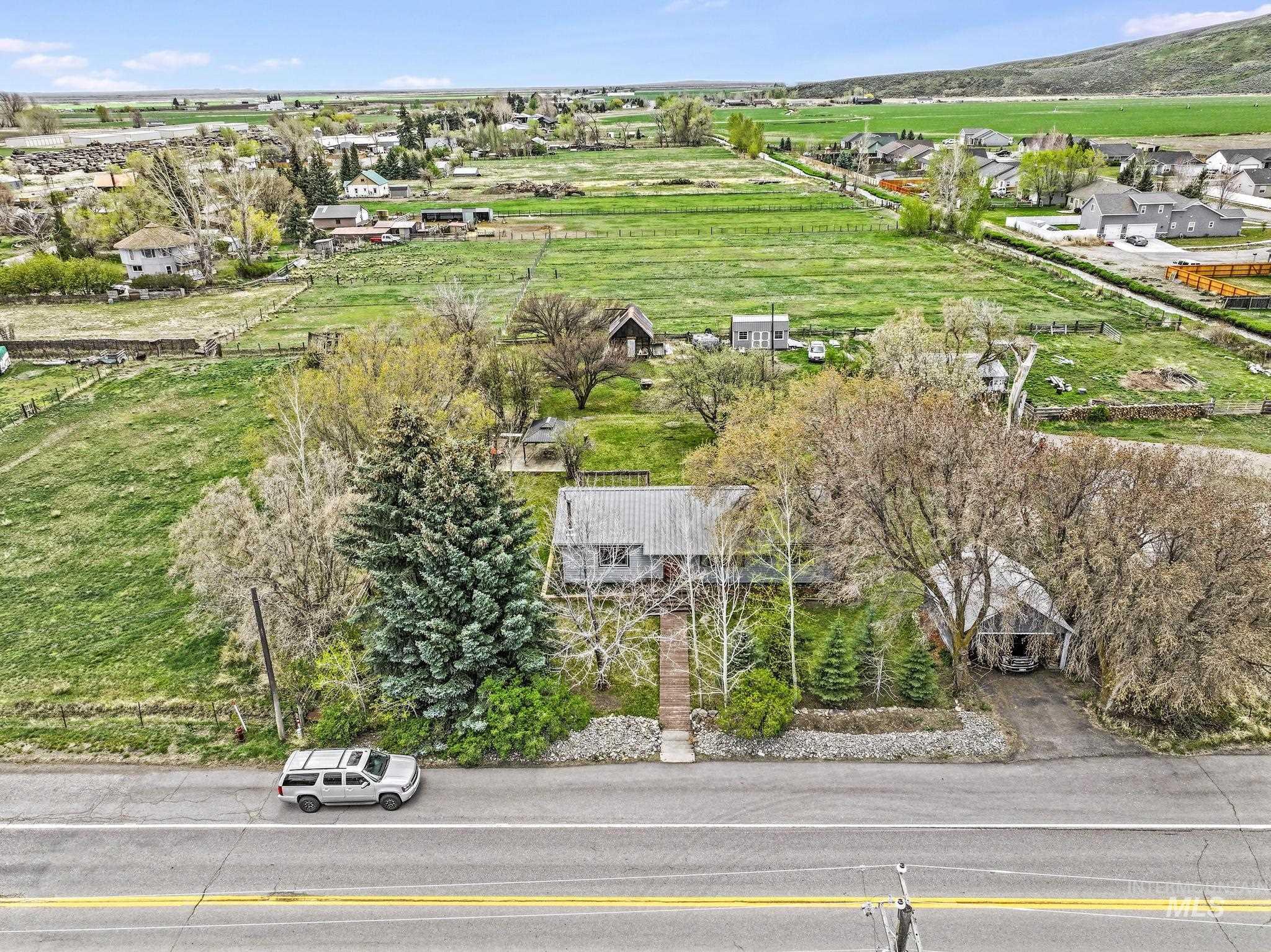 19591A Queens Crown Rd, Carey, Idaho 83320, 4 Bedrooms, 2 Bathrooms, Residential For Sale, Price $545,000,MLS 98985469