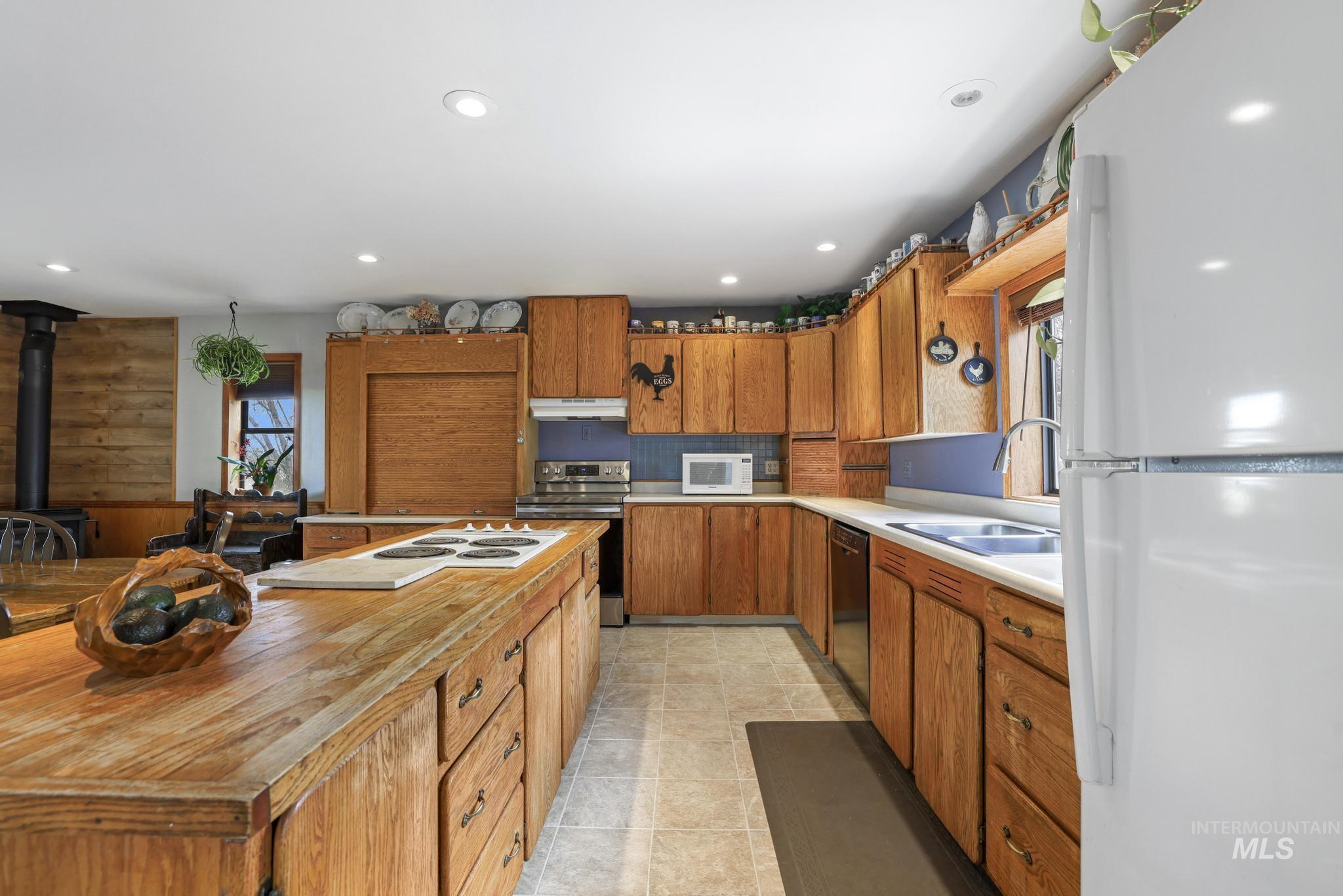19591A Queens Crown Rd, Carey, Idaho 83320, 4 Bedrooms, 2 Bathrooms, Residential For Sale, Price $545,000,MLS 98985469