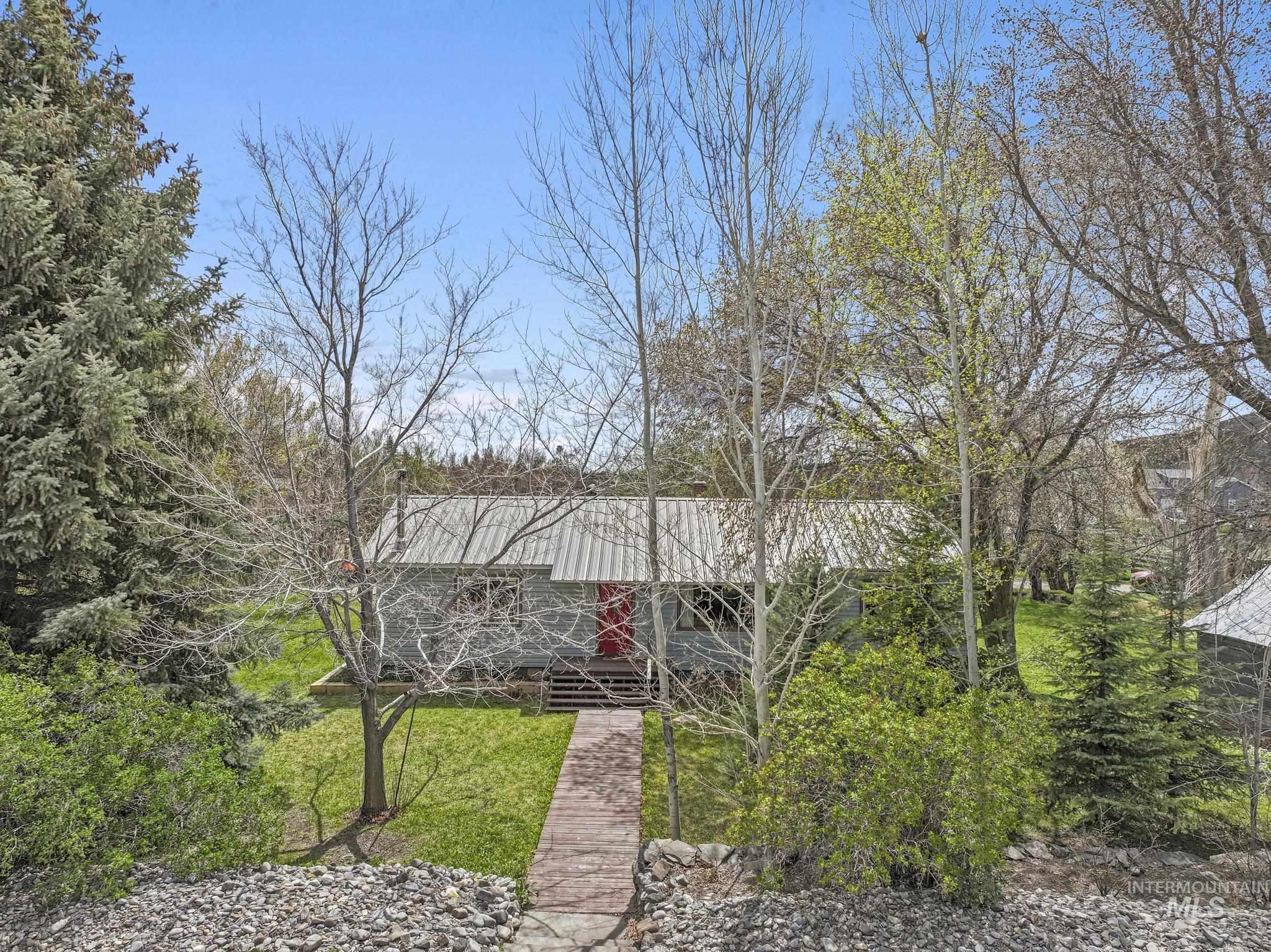 19591 Queens Crown Rd, Carey, Idaho 83320, 4 Bedrooms, 2 Bathrooms, Residential For Sale, Price $425,000,MLS 98985471
