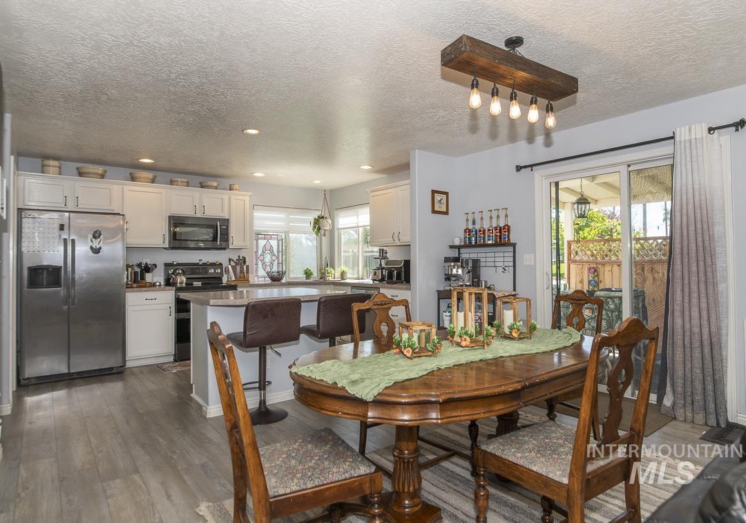 633 W Mulberry Loop, Nampa, Idaho 83686, 4 Bedrooms, 2.5 Bathrooms, Residential For Sale, Price $449,900,MLS 98985472