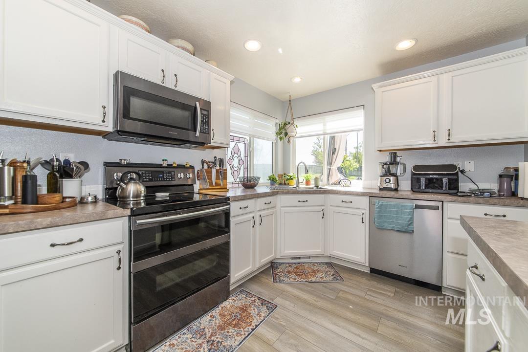 633 W Mulberry Loop, Nampa, Idaho 83686, 4 Bedrooms, 2.5 Bathrooms, Residential For Sale, Price $449,900,MLS 98985472