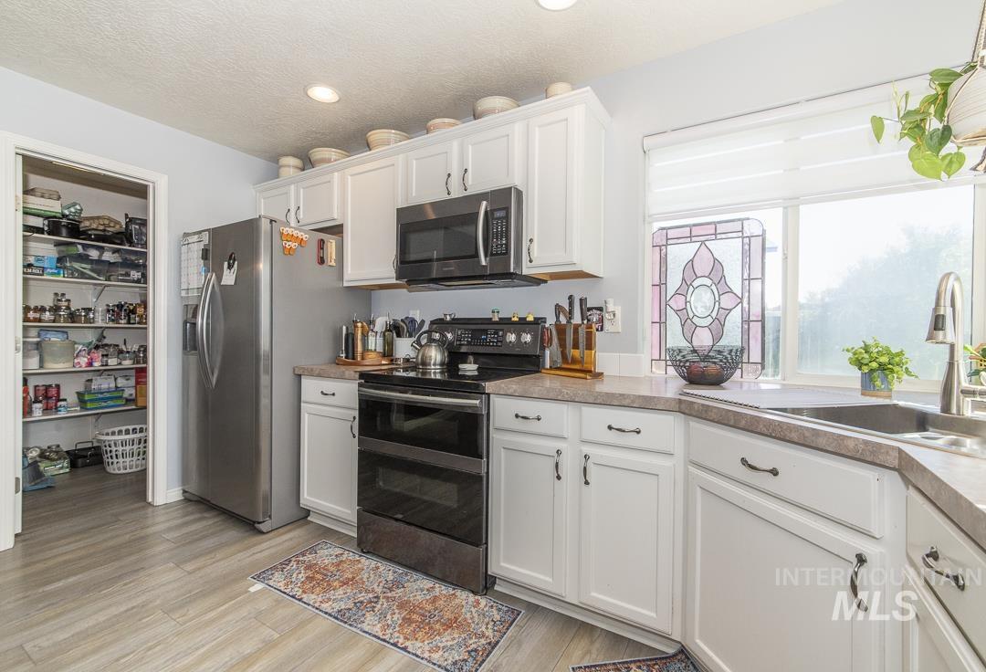 633 W Mulberry Loop, Nampa, Idaho 83686, 4 Bedrooms, 2.5 Bathrooms, Residential For Sale, Price $449,900,MLS 98985472