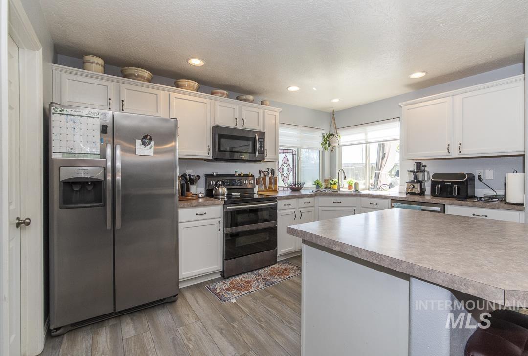 633 W Mulberry Loop, Nampa, Idaho 83686, 4 Bedrooms, 2.5 Bathrooms, Residential For Sale, Price $449,900,MLS 98985472