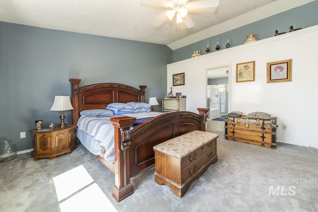 633 W Mulberry Loop, Nampa, Idaho 83686, 4 Bedrooms, 2.5 Bathrooms, Residential For Sale, Price $449,900,MLS 98985472
