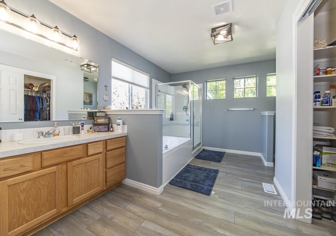 633 W Mulberry Loop, Nampa, Idaho 83686, 4 Bedrooms, 2.5 Bathrooms, Residential For Sale, Price $449,900,MLS 98985472