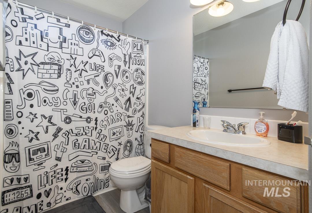 633 W Mulberry Loop, Nampa, Idaho 83686, 4 Bedrooms, 2.5 Bathrooms, Residential For Sale, Price $449,900,MLS 98985472