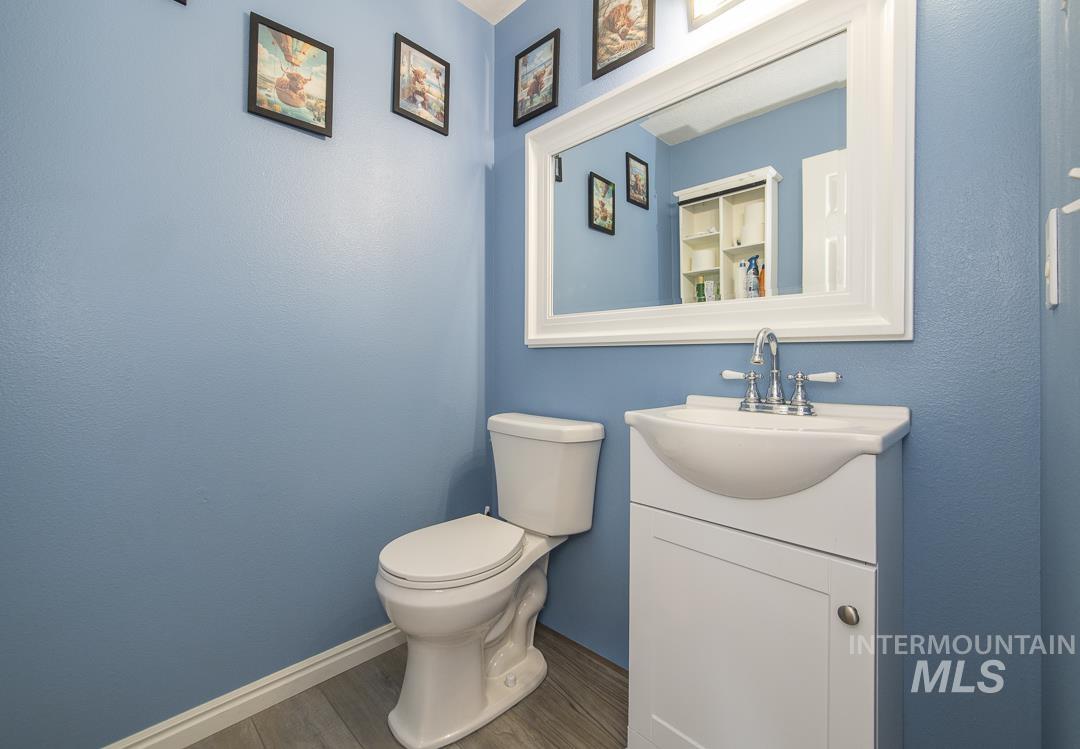 633 W Mulberry Loop, Nampa, Idaho 83686, 4 Bedrooms, 2.5 Bathrooms, Residential For Sale, Price $449,900,MLS 98985472