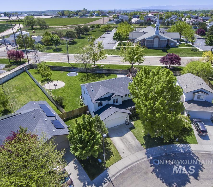 633 W Mulberry Loop, Nampa, Idaho 83686, 4 Bedrooms, 2.5 Bathrooms, Residential For Sale, Price $449,900,MLS 98985472