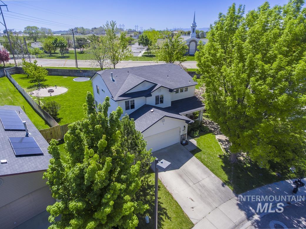 633 W Mulberry Loop, Nampa, Idaho 83686, 4 Bedrooms, 2.5 Bathrooms, Residential For Sale, Price $449,900,MLS 98985472