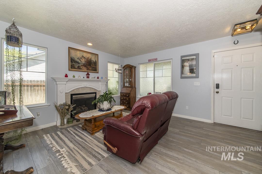 633 W Mulberry Loop, Nampa, Idaho 83686, 4 Bedrooms, 2.5 Bathrooms, Residential For Sale, Price $449,900,MLS 98985472