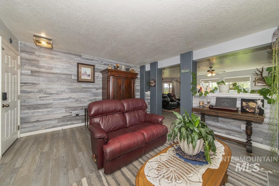 633 W Mulberry Loop, Nampa, Idaho 83686, 4 Bedrooms, 2.5 Bathrooms, Residential For Sale, Price $449,900,MLS 98985472