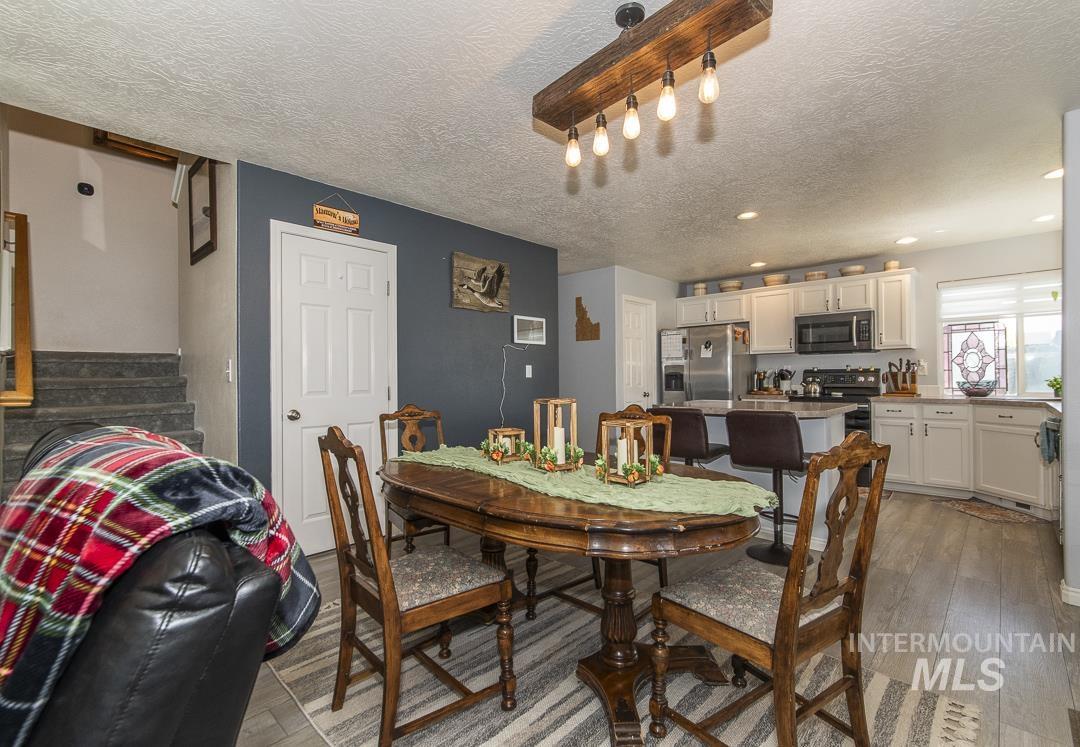 633 W Mulberry Loop, Nampa, Idaho 83686, 4 Bedrooms, 2.5 Bathrooms, Residential For Sale, Price $449,900,MLS 98985472