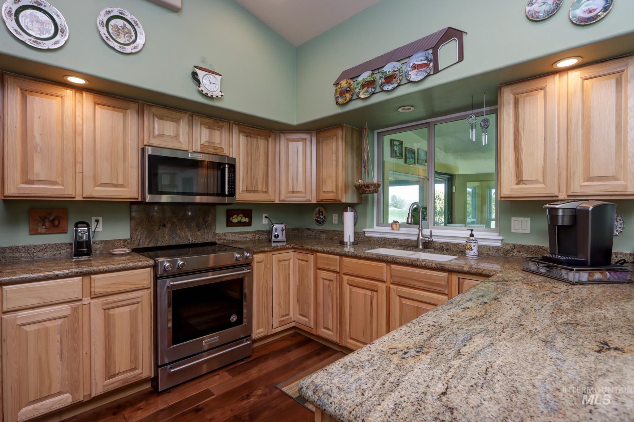 5442 Black Canyon Hwy, Emmett, Idaho 83617, 3 Bedrooms, 2 Bathrooms, Residential For Sale, Price $739,000, 98985482