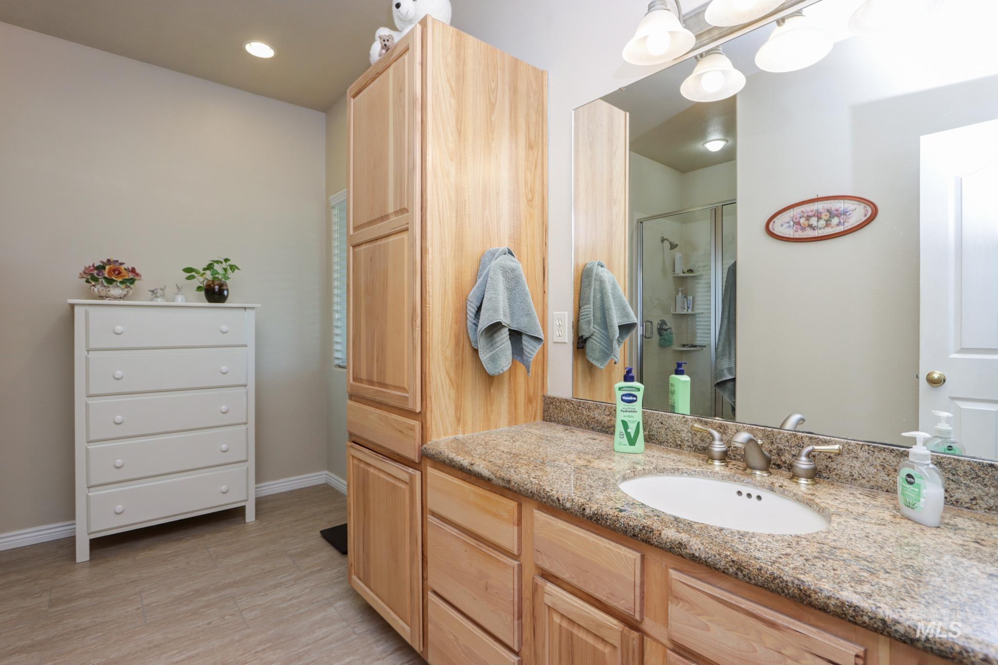 5442 Black Canyon Hwy, Emmett, Idaho 83617, 3 Bedrooms, 2 Bathrooms, Residential For Sale, Price $739,000, 98985482
