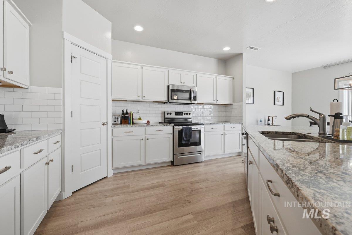 5955 S Chinook Way, Boise, Idaho 83709, 4 Bedrooms, 2.5 Bathrooms, Residential For Sale, Price $569,900, 98985496
