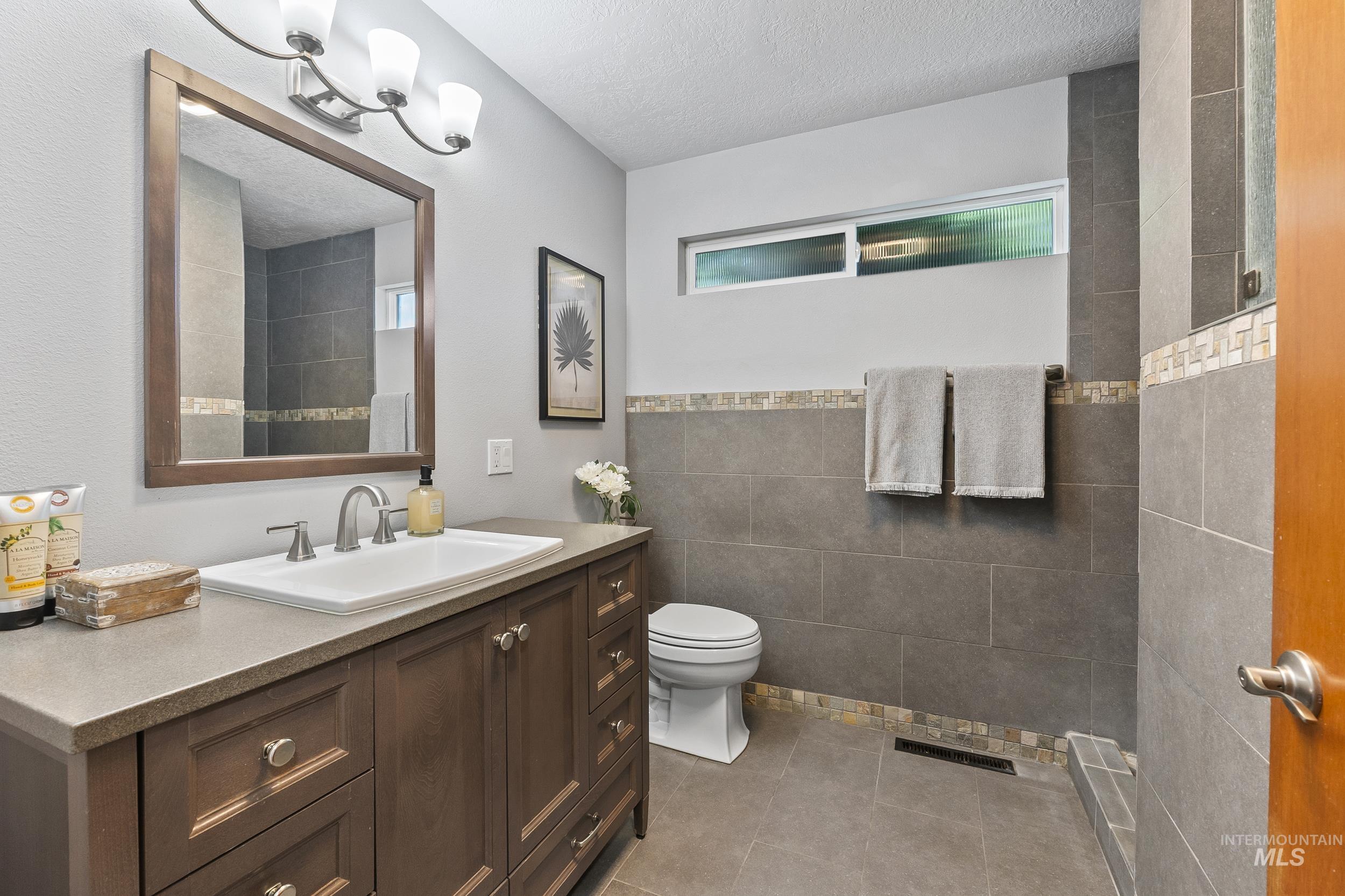 1255 S Cloverdale, Boise, Idaho 83709, 2 Bedrooms, 2 Bathrooms, Residential For Sale, Price $849,900,MLS 98985505