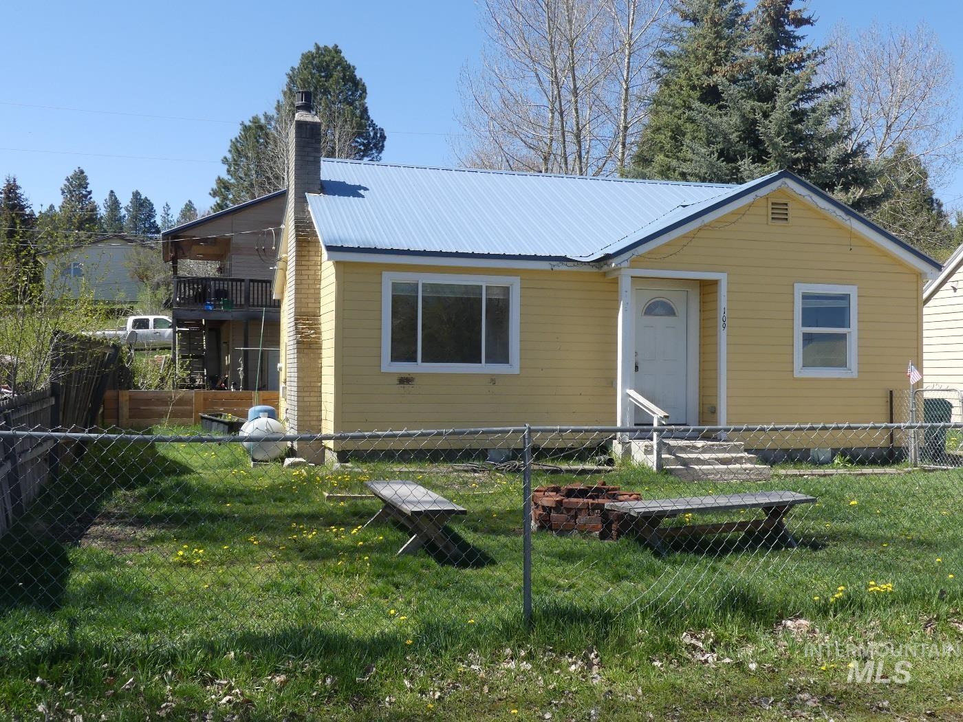 109 S Idaho Street, Cascade, Idaho 83611, 4 Bedrooms, 2 Bathrooms, Residential For Sale, Price $479,000, 98985506