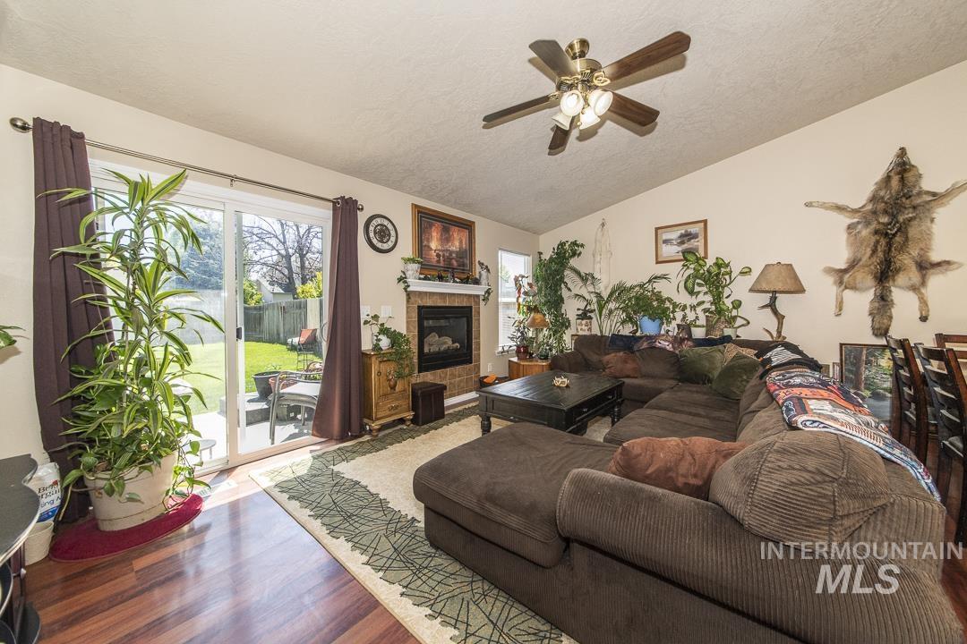 11691 W Blueberry Ave, Nampa, Idaho 83651, 3 Bedrooms, 2 Bathrooms, Residential Income For Sale, Price $324,900,MLS 98985517