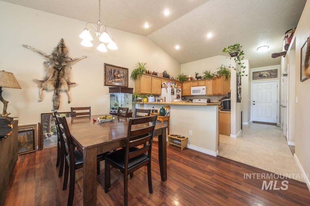 11691 W Blueberry Ave, Nampa, Idaho 83651, 3 Bedrooms, 2 Bathrooms, Residential Income For Sale, Price $324,900,MLS 98985517