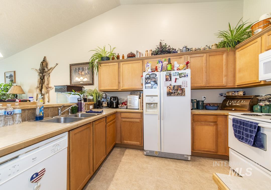 11691 W Blueberry Ave, Nampa, Idaho 83651, 3 Bedrooms, 2 Bathrooms, Residential Income For Sale, Price $324,900,MLS 98985517