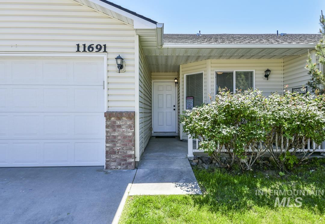 11691 W Blueberry Ave, Nampa, Idaho 83651, 3 Bedrooms, 2 Bathrooms, Residential Income For Sale, Price $324,900,MLS 98985517