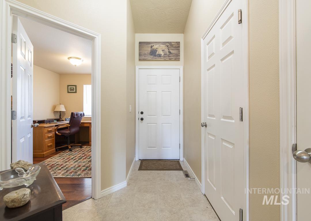 11691 W Blueberry Ave, Nampa, Idaho 83651, 3 Bedrooms, 2 Bathrooms, Residential Income For Sale, Price $324,900,MLS 98985517
