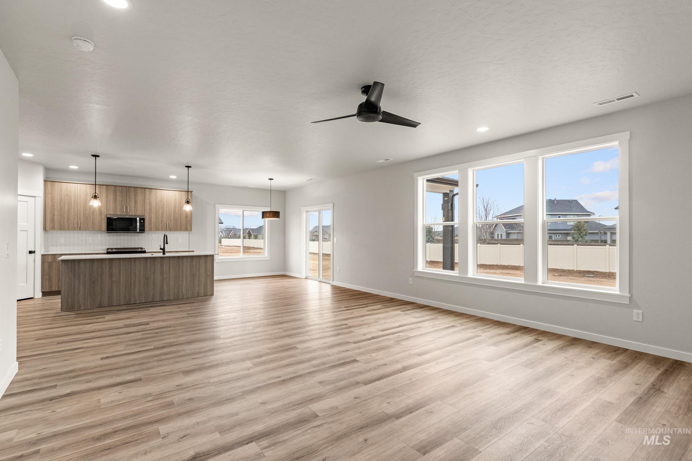 1240 W Pack River Dr, Meridian, Idaho 83642, 4 Bedrooms, 3 Bathrooms, Residential For Sale, Price $695,990,MLS 98985524