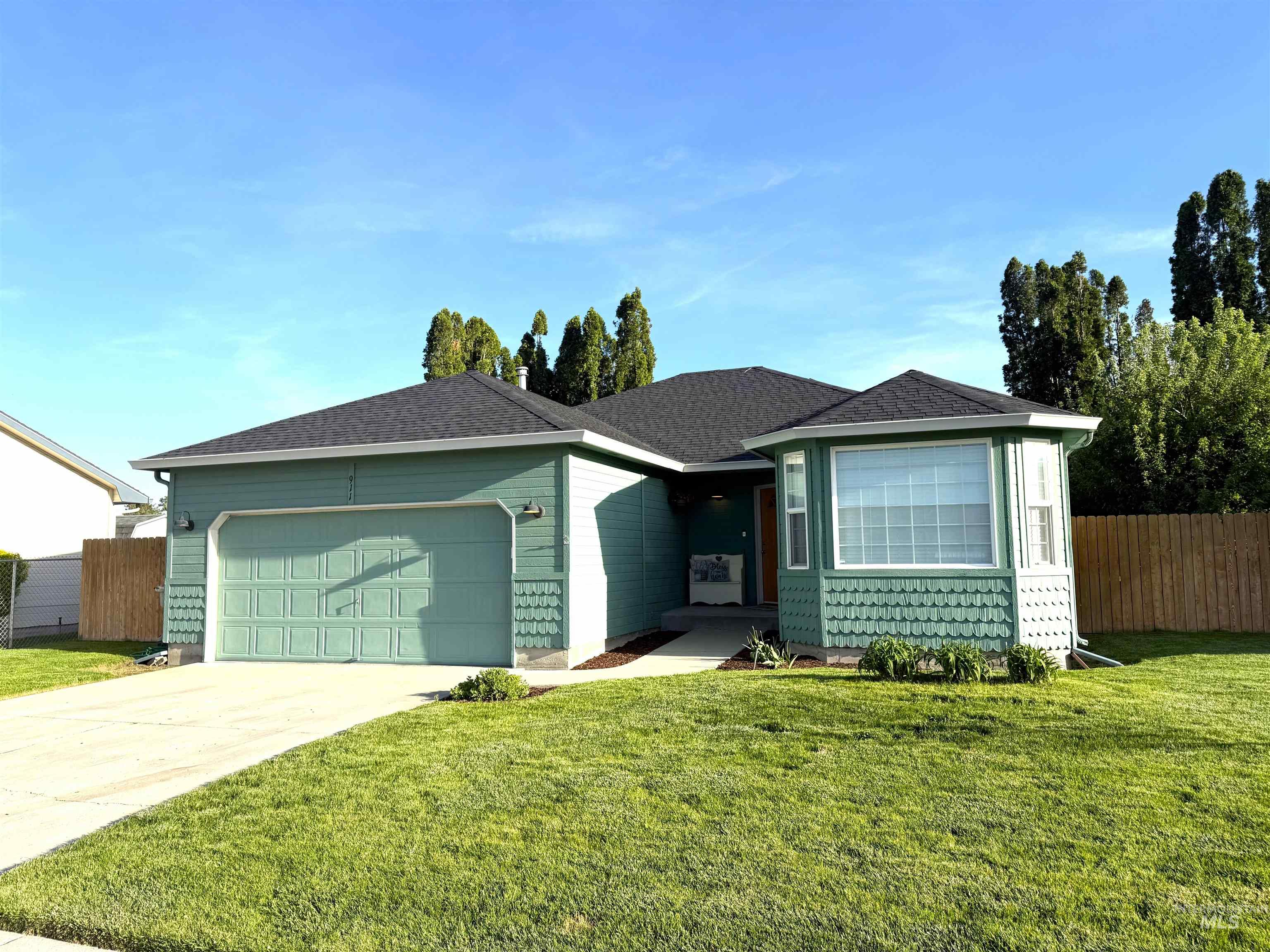 911 Sapphire Ct, Nampa, Idaho 83686, 3 Bedrooms, 2 Bathrooms, Residential For Sale, Price $363,999, 98985526
