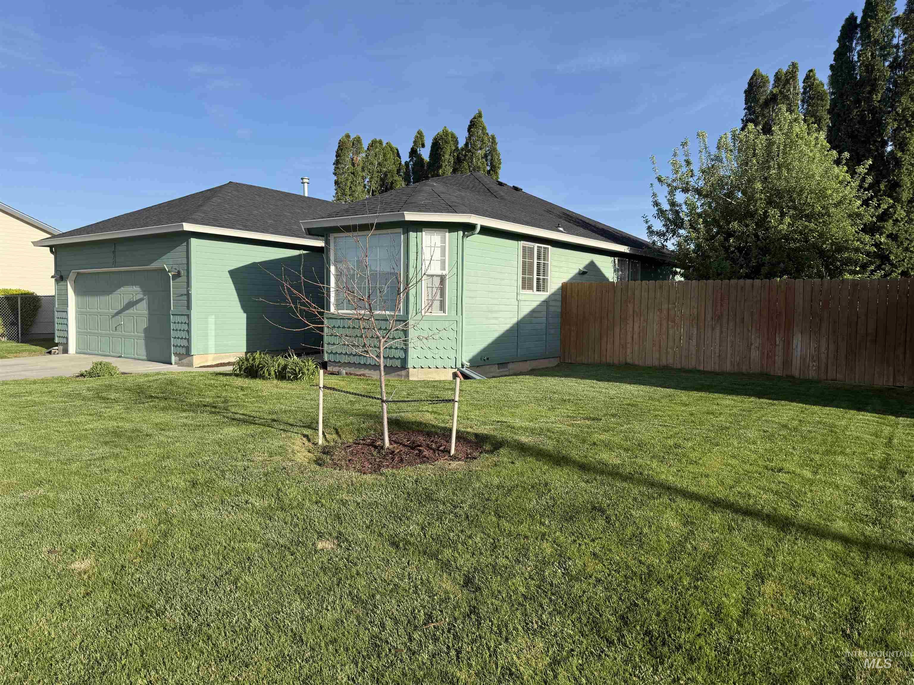 911 Sapphire Ct, Nampa, Idaho 83686, 3 Bedrooms, 2 Bathrooms, Residential For Sale, Price $363,999, 98985526