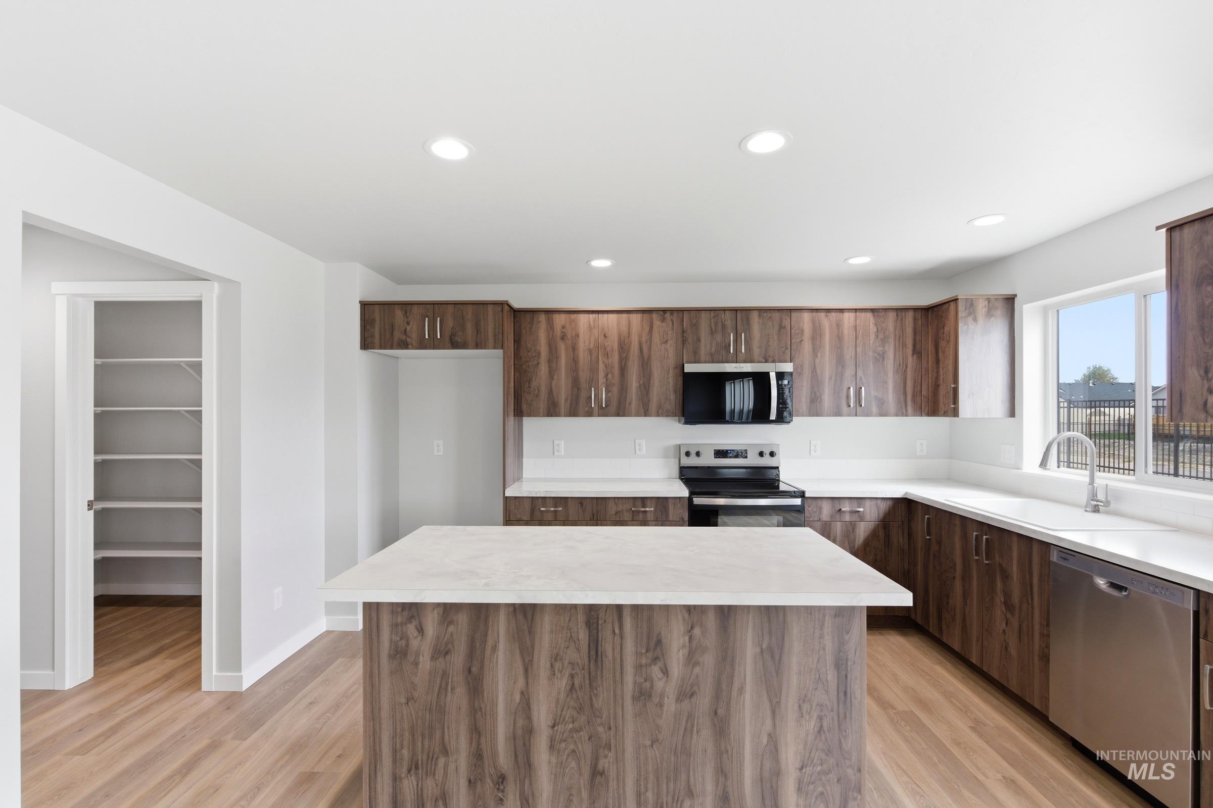 16558 Dunning Way, Caldwell, Idaho 83607, 5 Bedrooms, 3 Bathrooms, Residential For Sale, Price $479,990, 98985529